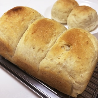 上新粉入りの1.5斤ゴマ食パン
